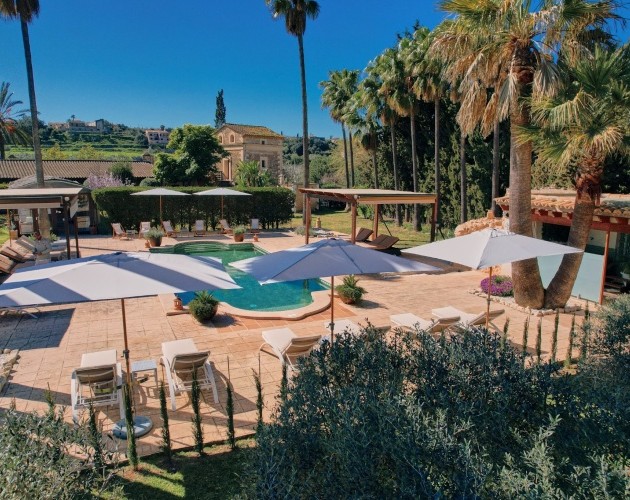 outdoor swimming pool
